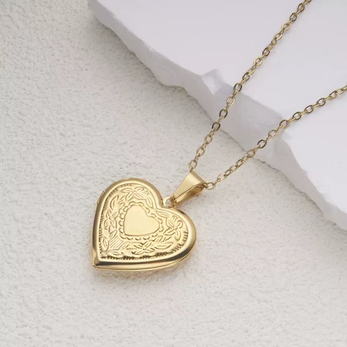 Heart Locket Necklace Photo - Romantik Kalp Kolye Kadınlar İçin Altın