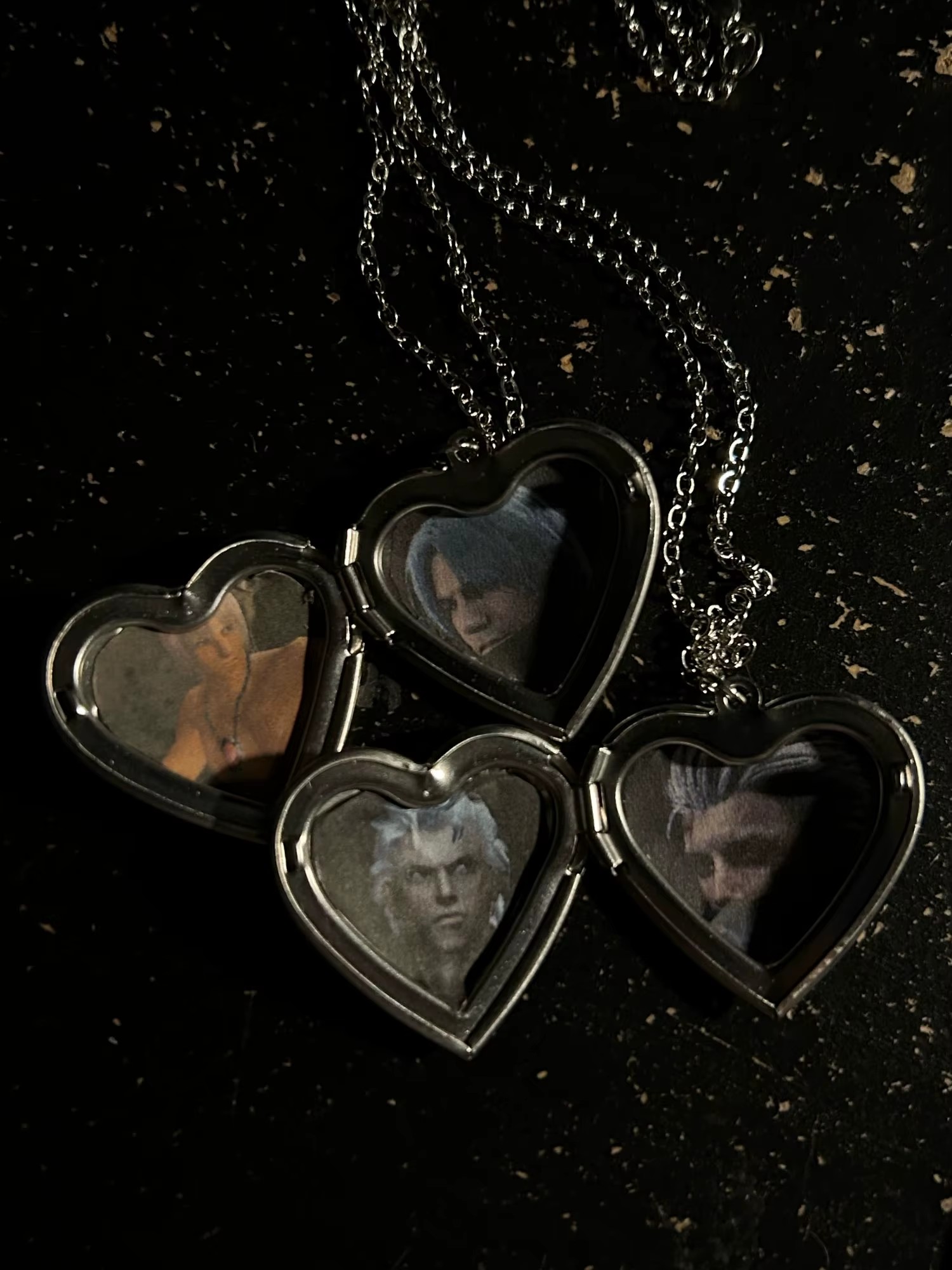 Heart Locket Necklace Photo - Romantik Kalp Madalyon Kolye Açılabilir Kadın